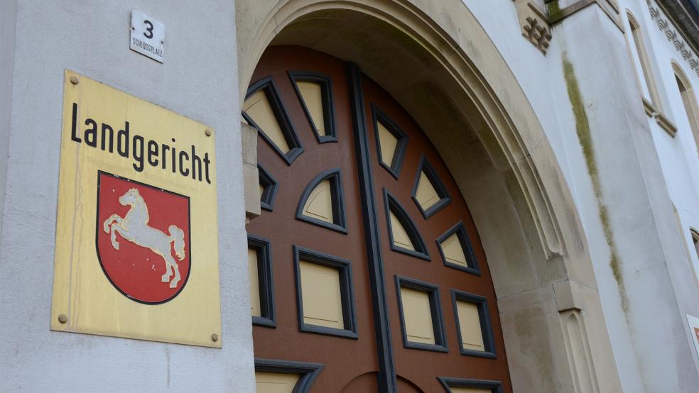 Ein 44-jähriger Mann aus Aurich muss sich vor dem Landgericht Aurich unter anderem wegen versuchten Mordes verantworten.  © Foto: Hanken
