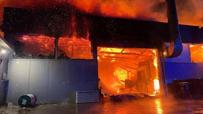 Millionen-Schaden bei Brand in Lagerhalle in Aschendorf