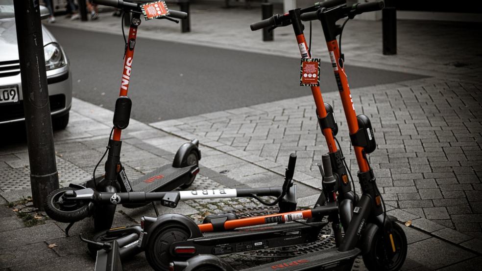 E-Scooter werden immer beliebter. Doch es gibt Vorschriften zu beachten, warnt die Polizei.  © pixabay