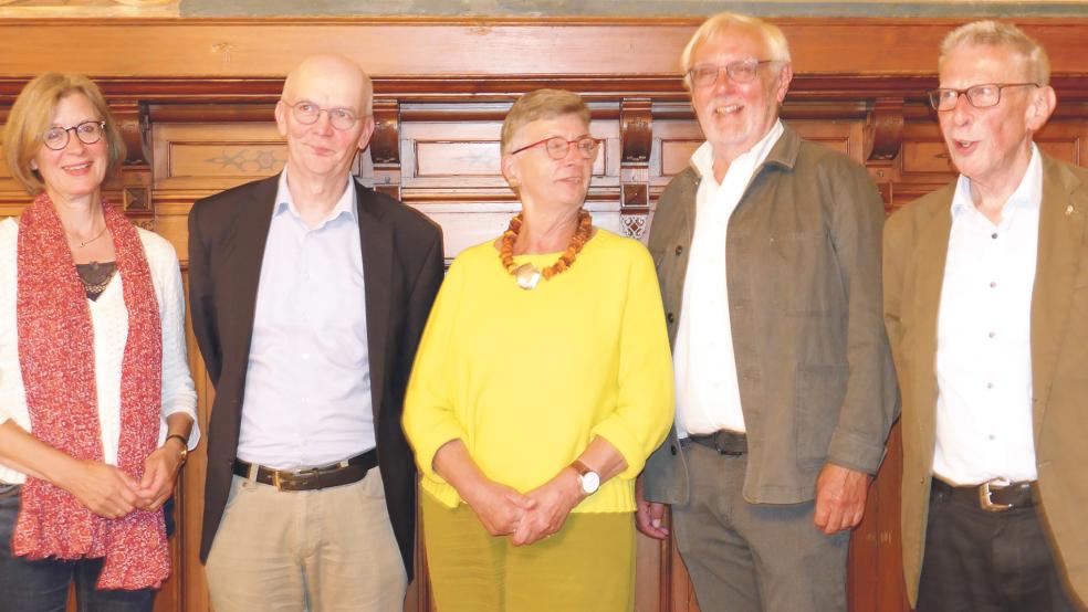 Birgitt Wiarda (von links), Uwe Wiarda, Frauke Maschmeyer-Pühl, Bruno Schachner und Hermann Schröder gestalteten die Lesung.  © Foto: privat