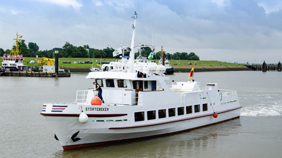Die MS "Störtebeker" ist vor der Insel Borkum auf eine Sandbank aufgelaufen, die Besatzung und die 144 Passagiere an Bord mussten das Hochwasser abwarten, bis das Schiff wieder freikam. © AG Ems