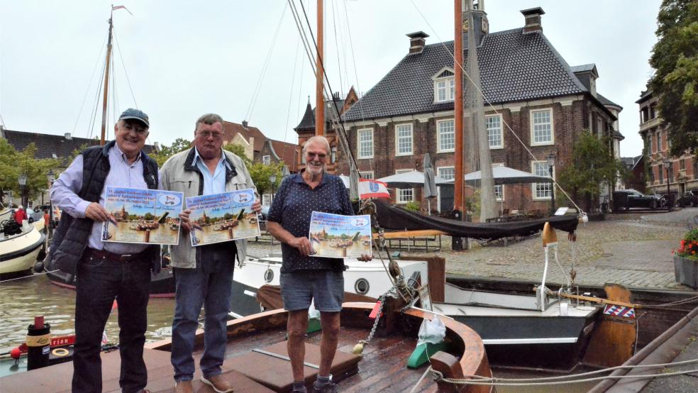 Der Vorstand der Schipper Klootje - Eilert Stöter, Dieter Schröer und Ulrich Stöhr (von links) - lädt am Wochende zum Traditionsschiffstreffen. © Archivfoto: Ammermann
