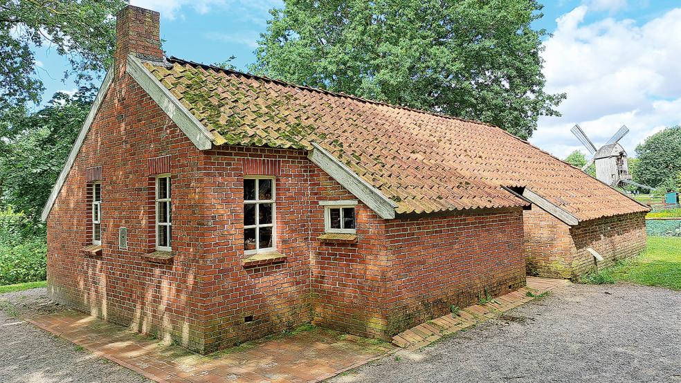 Das historische Landarbeiterhaus stand bis 1979 am Kappelspad in Stapelmoorerheide und wurde dann originalgetreu im Freilichtmuseum wieder aufgebaut. © Foto: Szyska