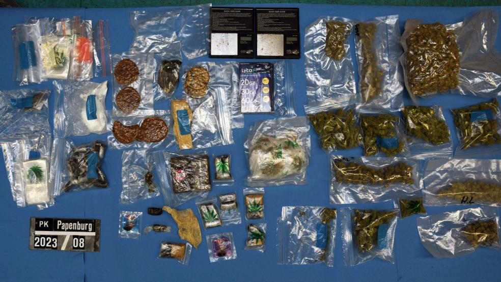 Ein Übersicht der in Papenburg sichergestellten Substanzen.  © Polizei