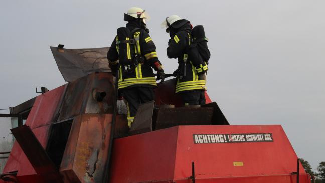 Mähdrescher gerät bei Ernte in Brand