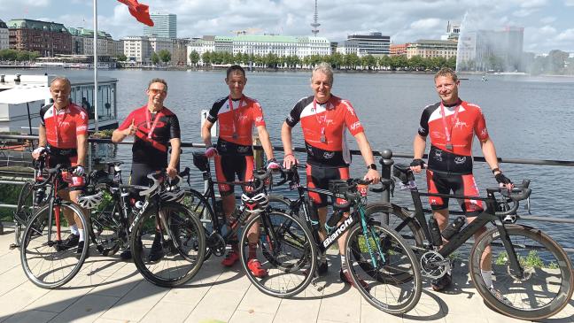 Rheiderländer biken durch Hamburg