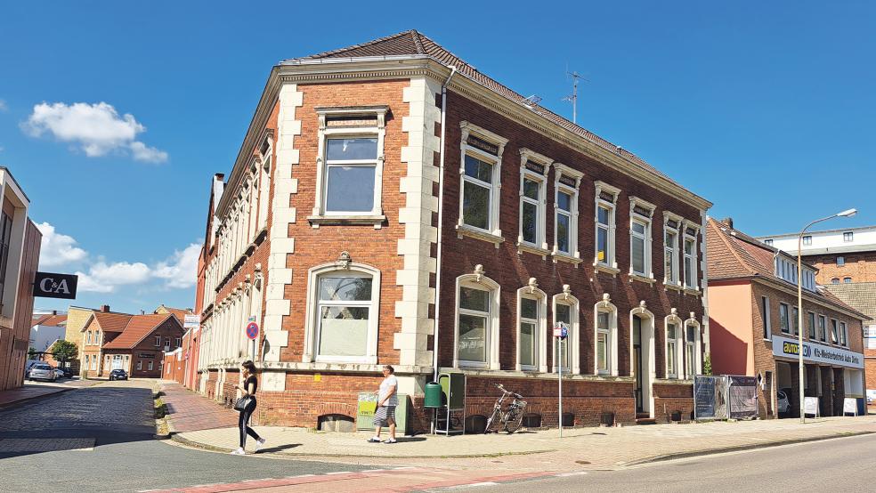 Der Eckbau zwischen dem Kaufhaus C&A und »Auto Dirks« wurde Ende des 19. Jahrhunderts errichtet.  © Foto: Szyska