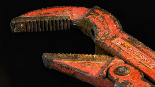 Auf Rohrzangen-Attacke folgt Faustschlag