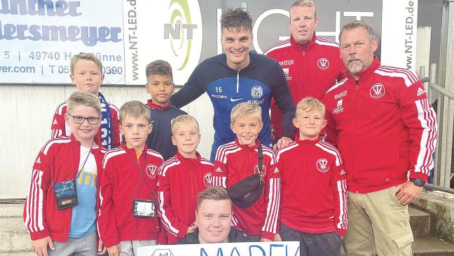 Bundes E-Jugend siegt und trifft Marek Janssen