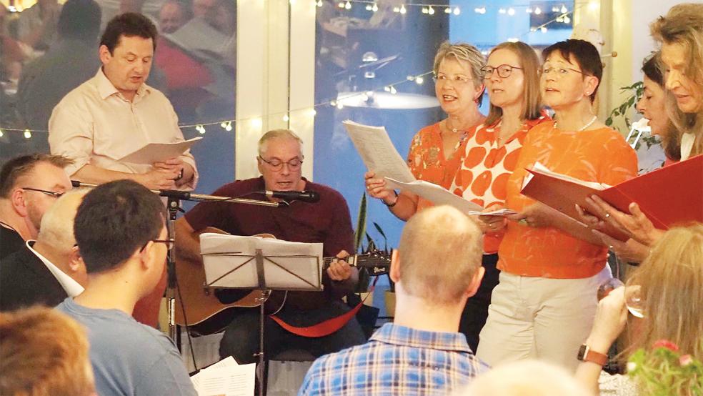 Der Chor »Rote Töne« (von links): Markus Rohe, Heiner Schröder, Uta Schröder, Andrea Rohe, Anke Schlingmann, Claudia Lax und Beate Stammwitz.  © Foto: SPD