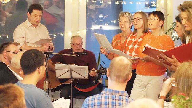 Demokratie bei Angriffen verteidigen