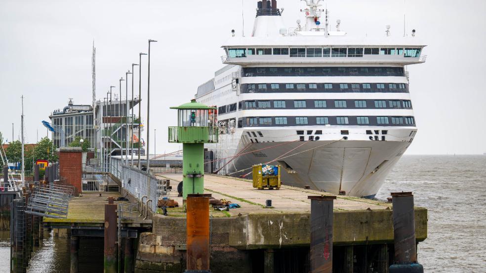 Die Norwegen-Fähre am Kai in Cuxhaven. © Schuldt (dpa)