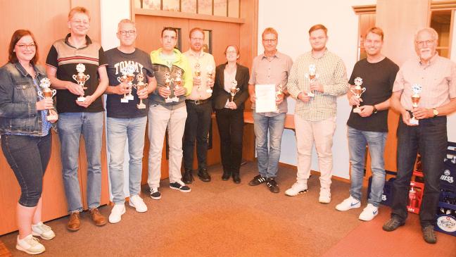 Staffel- und Pokalsieger im Tischtennis geehrt