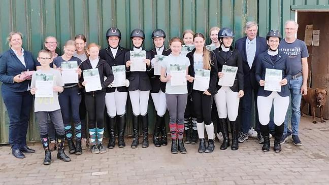 Ausbildungsstall Kappernagel bildet 13 Kinder im Reiten aus