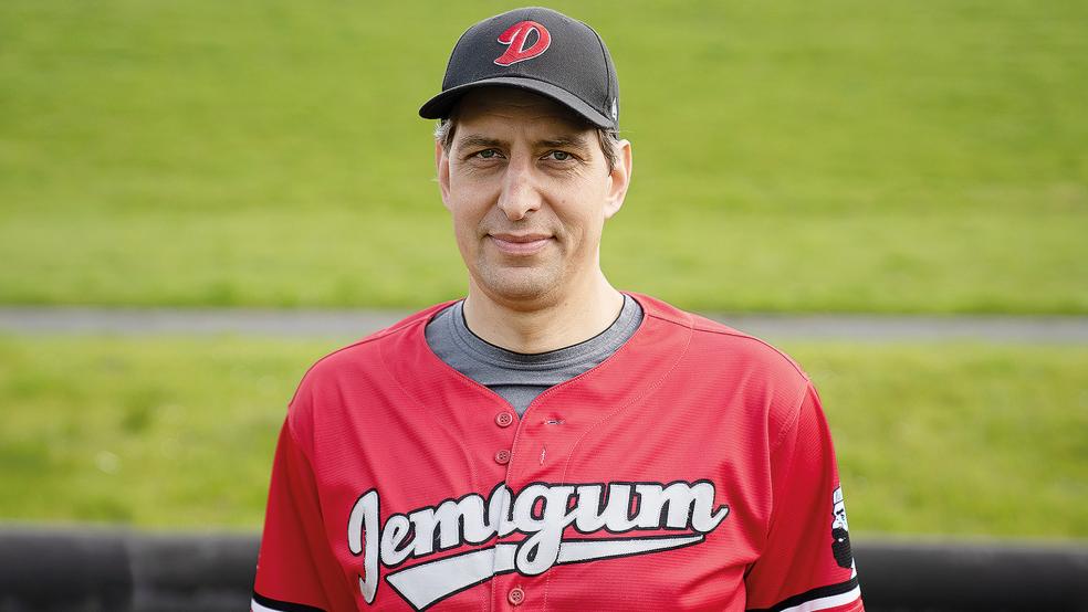 Outfielder Jens Meissner half im zweiten Spiel als Pitcher aus.  © Foto: Zuidema