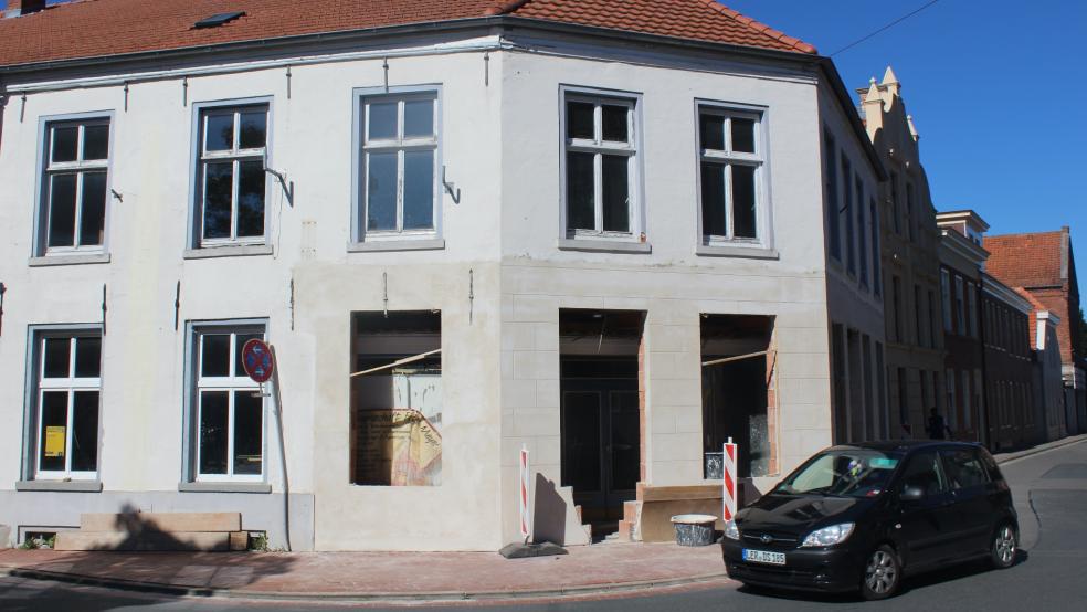 Die Schaufensterfront der alten Drogerie van der Laan in der Norderstraße wurde zurückgebaut und die Fassade in ihrer urspünglichen Form wieder hergestellt.  © Foto: Busemann