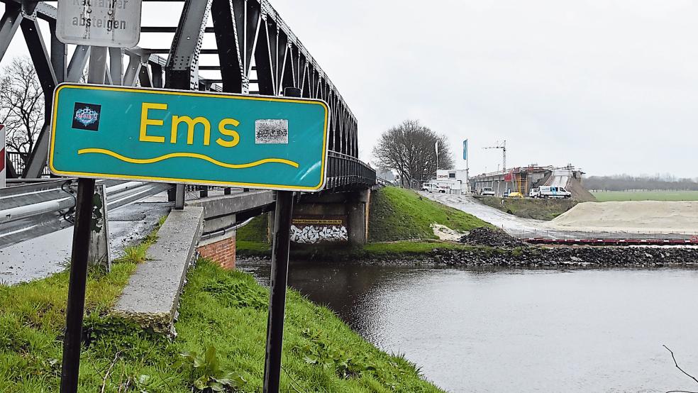 Die neue Brücke wird weiter südlich als die alte über die Ems führen.  © Foto: Britta Kothe