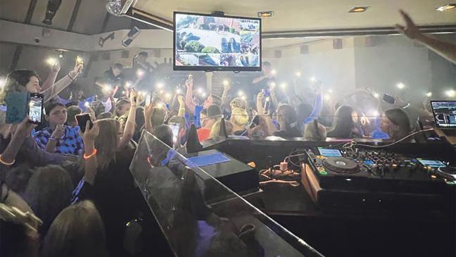 250 Jugendliche feiern im Abendlokal »Pyramide«