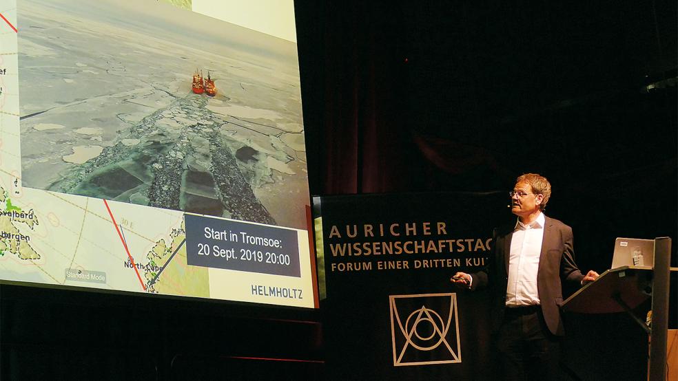 »Keine andere Region erwärmt sich so schnell wie die Arktis«, warnte Professor Dr. Markus Rex in seinem Vortrag zum Auftakt der Auricher Wissenschaftstage.  © Foto: Jürgens