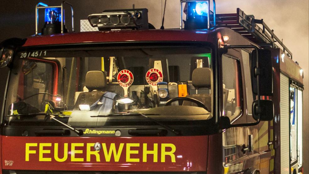 Ein Hausbrand in Eversmeer nahm ein tragisches Ende: Eine Bewohner erlag ihren lebensgefährlichen Verletzungen. © Penning (Archivbild)