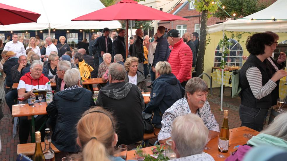 Freunde des Rebensaftes kommen auf dem Weinfest in Weener wieder auf ihre Kosten. © Foto: Bruins