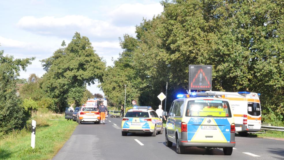 Eine 57-jährige Kradfahrerin ist heute mit einem 75-jährigen Radfahrer zusammen gestoßen und hat sich dabei lebensgefährlich verletzt. Der Unfall ereignete sich in Leer-Loga. © Wolters