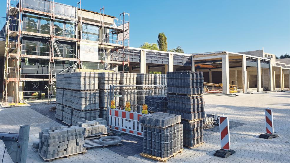 Der Autohaus-Neubau hat sich aufgrund von Lieferproblemen erheblich verzögert.  © Foto: Szyska