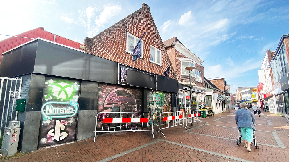 Ein sogenannter »game shop« wurde am Sonnabendmorgen um 7.20 Uhr in der Langestraat in Winschoten durch eine Explosion beschädigt.  © Foto: Kuper