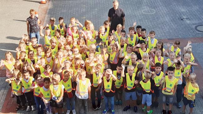 Warnwesten für einen sicheren Schulweg