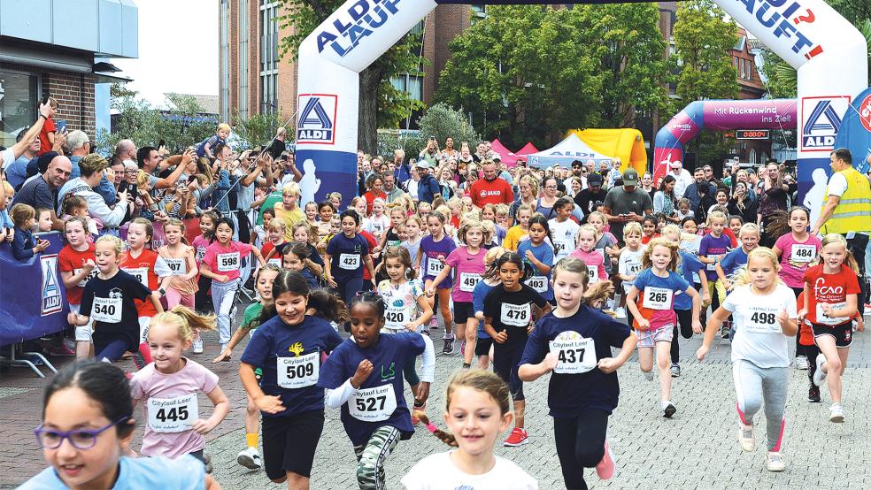 Insgesamt gingen mehr als 2000 Läuferinnen und Läufer beim Citylauf des BSV Bingum in Leer an den Start.  © Fotos: Ammermann