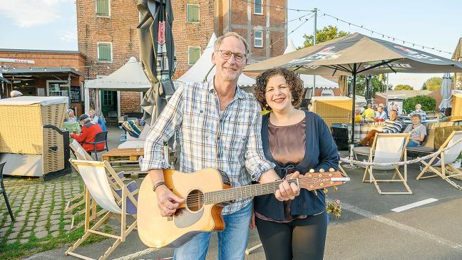 Vom Parlament auf die Hafen-Bühne
