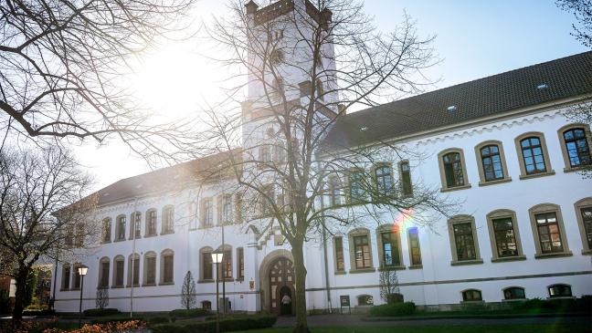 Schlafende Freundin drei Mal vergewaltigt