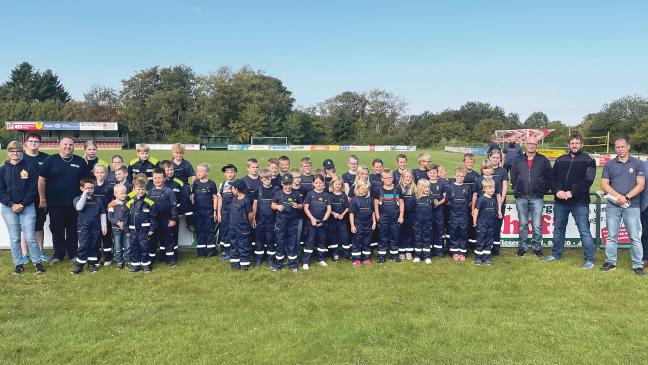44 Kinder aus der Gemeinde Bunde bei Treffen der Kinderfeuerwehren