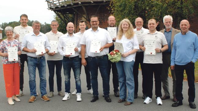 Elf Freiwillige kennen sich nun mit dem Mühlenbetrieb aus