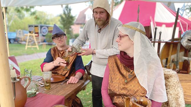 Heerlager und Handwerker, Friesen und Feuershow