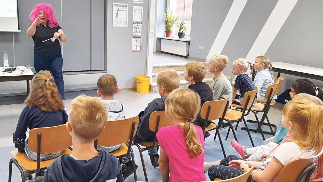 Autorin liest an der Grundschule Möhlenwarf