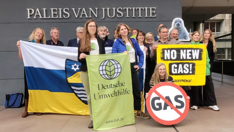 Beste Stimmung herrschte bei der Klagegemeinschaft gestern vor dem Justizgebäude in Den Haag. © Tim Bildstein/Bürgerinitiative Saubere Luft Ostfriesland