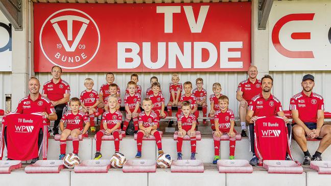 Bunder F-Jugend freut sich über neue Trikots