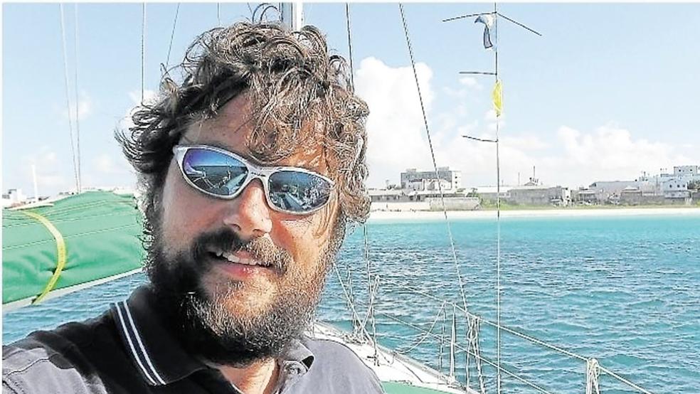 Guido Dwersteg erzählt bei einem Multimedia-Vortrag in Weener von einem ungewöhnlichen Segel-Törn.  © Foto: privat