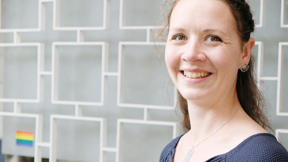 Mona Bürger wird zur Pastorin der Martin-Luther-Kirchengemeinde in Emden ordiniert.<br />  © Foto: Brigitte Neuhaus