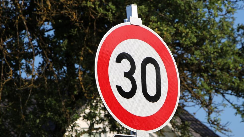 Die Tempo 30-Maßnahme wurde von der Gemeinde bei der Straßenverkehrsbehörde beantragt, um eine Vereinheitlichung im Bunder Ortskern zu erreichen. © Pixabay (Symbolfoto)