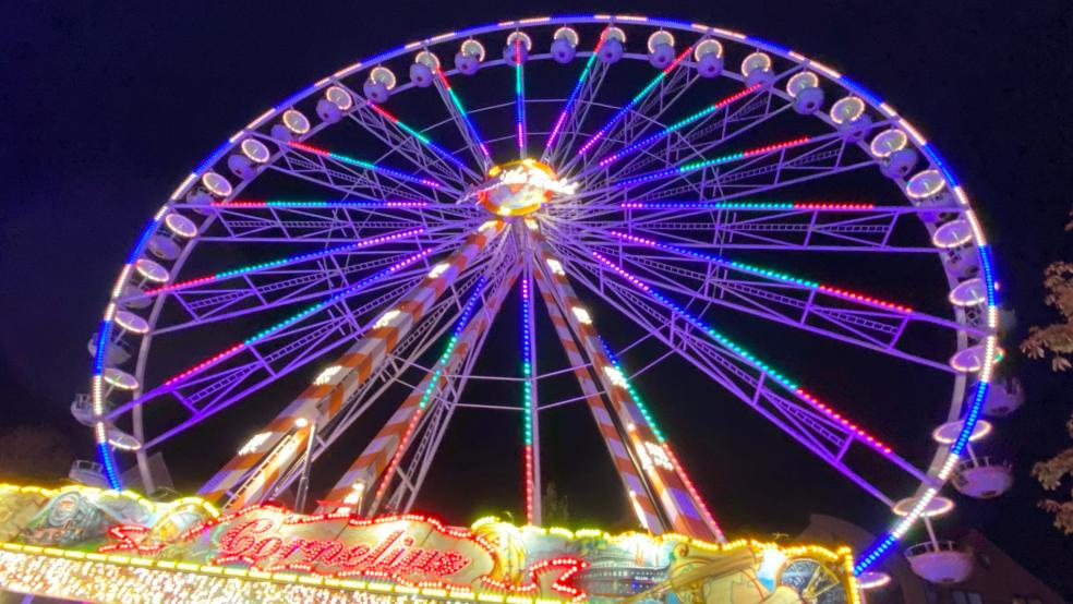 Strahlender Hingucker: Das Riesenrad auf dem Gallimarkt. © Hanken