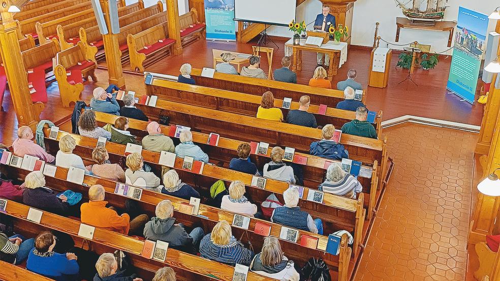 Pastor Werner Keil bei seiner Ansprache in der reformierten Kirche in Borkum, in der die Konferenz tagte.  © Foto: Diakonie