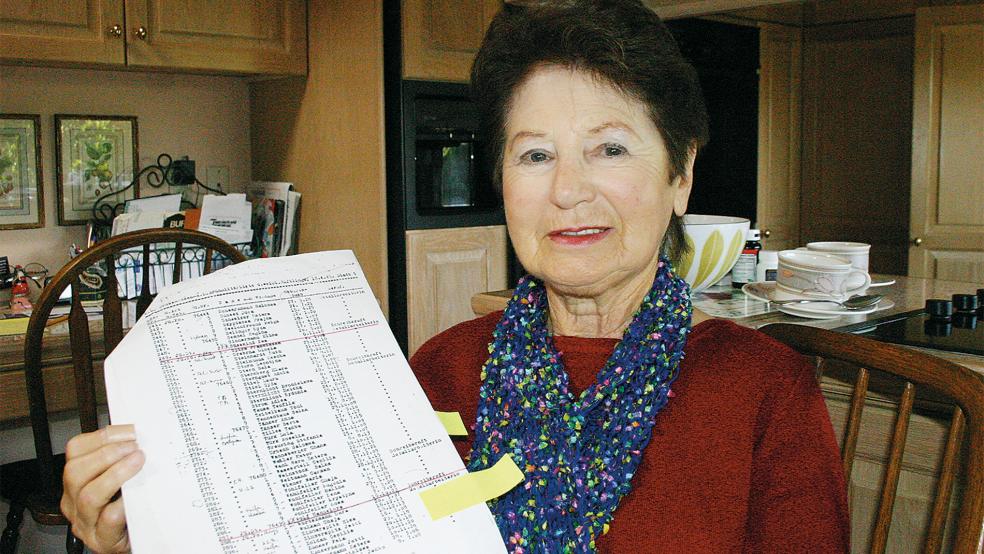 Mit einer Kopie von »Schindlers Liste« im Gepäck besuchte Laura Hillman 2004 ihre alte Heimat.  © Foto: Bernd-Volker Brahms