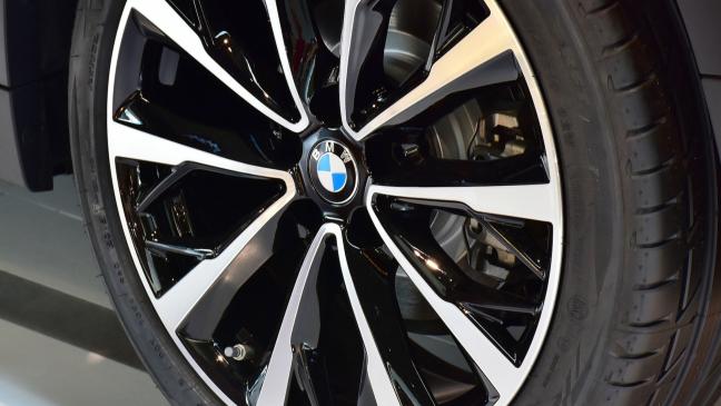Räder von BMW abmontiert