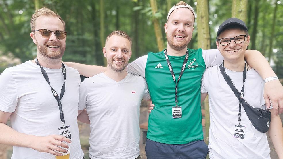 Die »Stoner Rock«-Combo »Dirty Dip« aus Möhlenwarf mit Wenko Wildeboer, René Kloppenborg, Kevin Gluth und Hauke Oltrop steht am 11. November in Leer beim Plattsounds-Bandcontest auf der Bühne des Zollhauses in Leer.  © Archivfoto: Szyska