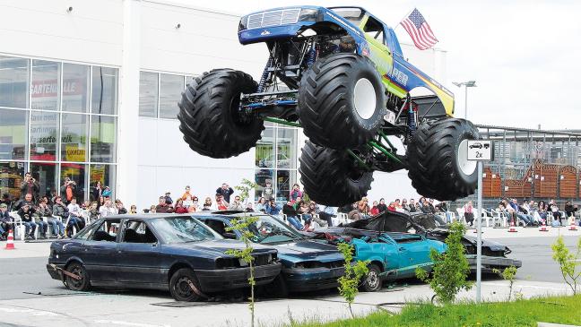 Monstertrucks auf Marktplatz