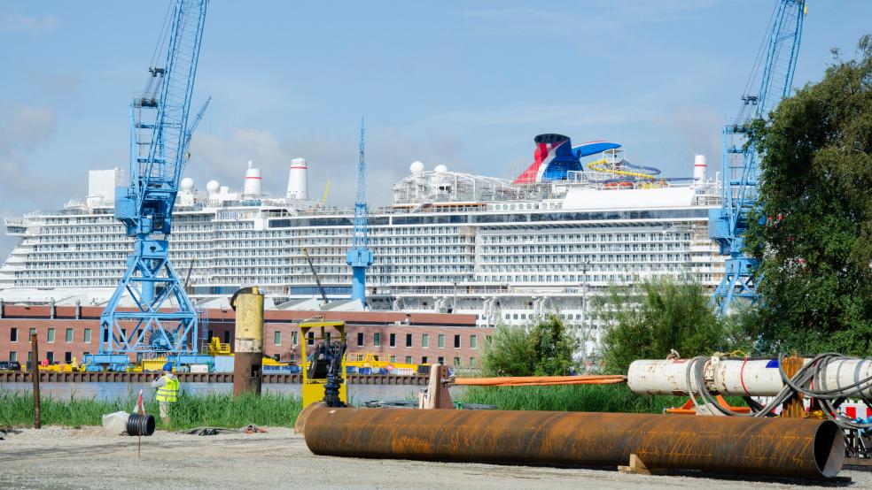 Die "Carnival Jubilee" wird voraussichtlich am Wochenende zu ihrer Fahrt über die Ems aufbrechen. © Hanken