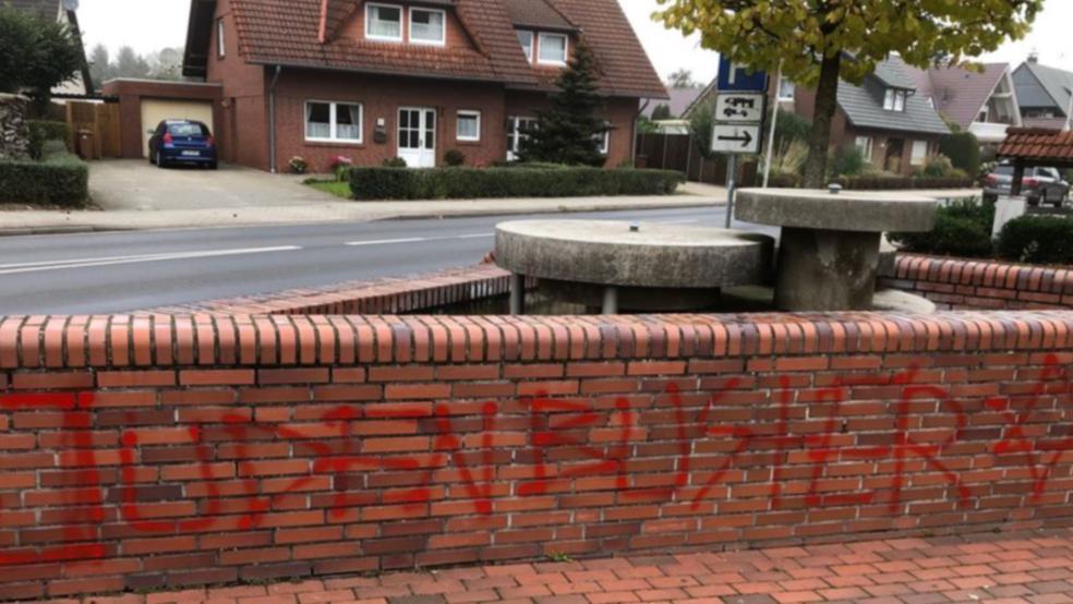 Solche Taten wie hier in Werlte, wo eine Mauer mit dem Wort »Judenbuster« beschmiert wurde, sollen nach Möglichkeit verhindert werden. Die Polizei will deshalb an jüdischen Einrichtungen verstärkte Präsenz zeigen.  © Foto: Polizei