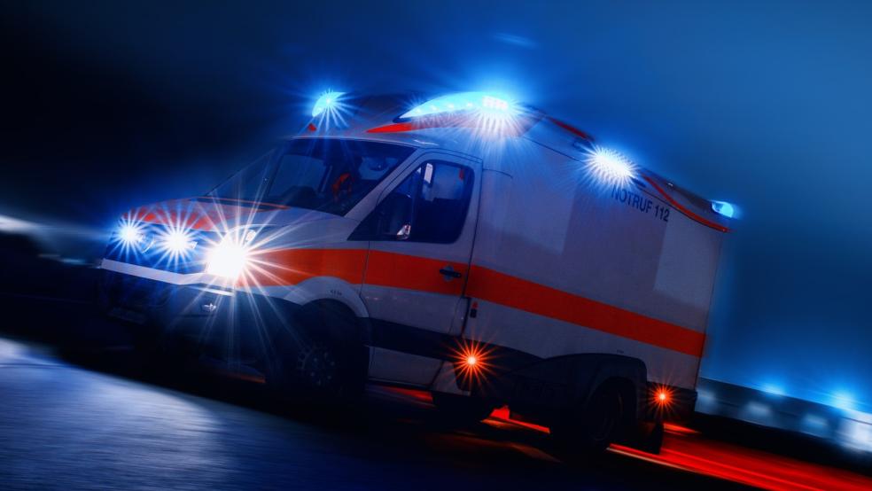 Eine 36-Jährige musste außerdem mit schweren Verletzungen ins Krankenhaus gebracht werden. Zudem wurden ein Mann und zwei Kinder leicht verletzt. © Symbolfoto: pixabay